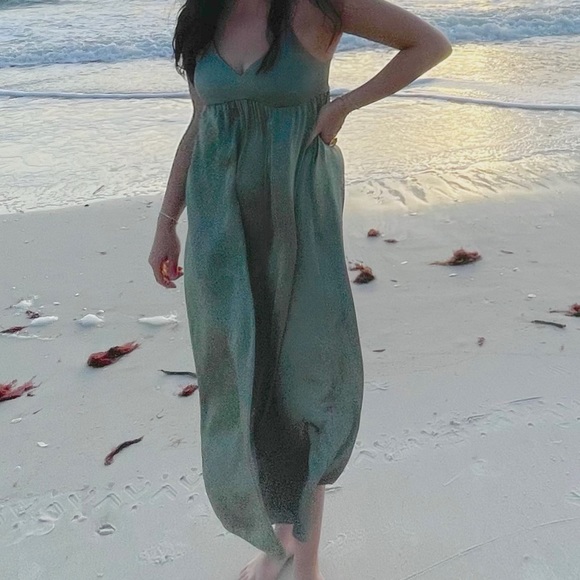 Aritzia Wilfred Lover Satin Midi Dress in Large in GREEN - Picture 2 of 4